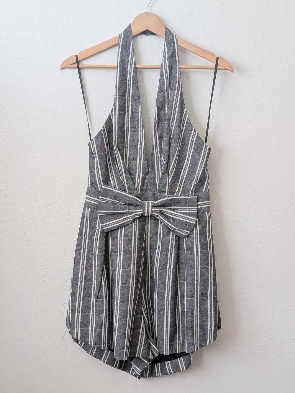 Luxxel Dark Chambray and White Striped Halter Romper Sz Med - Preppy Coastal 🌊